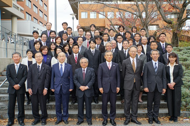Award Ceremony held for the 2017-18 Osaka University Prize