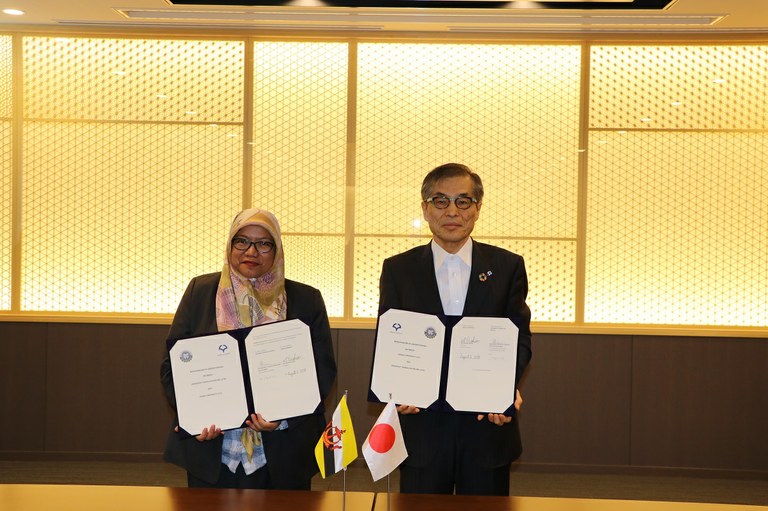 Signing ceremony held for inter-university agreement between University of Technology Brunei (Brunei Darussalam) and Osaka University