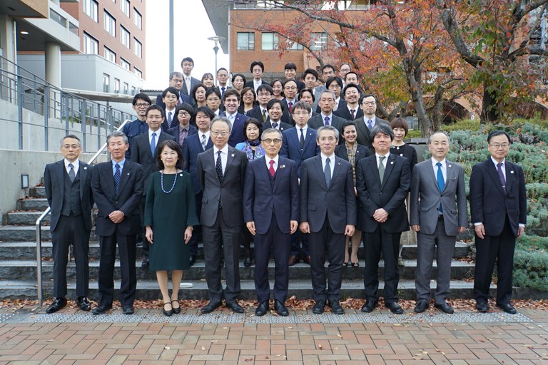 Award Ceremony held for the 2018-19 Osaka University Prize