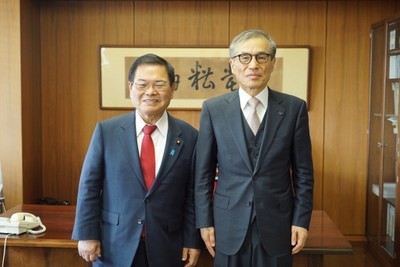 Minister TAKEMOTO Naokazu visits Osaka University