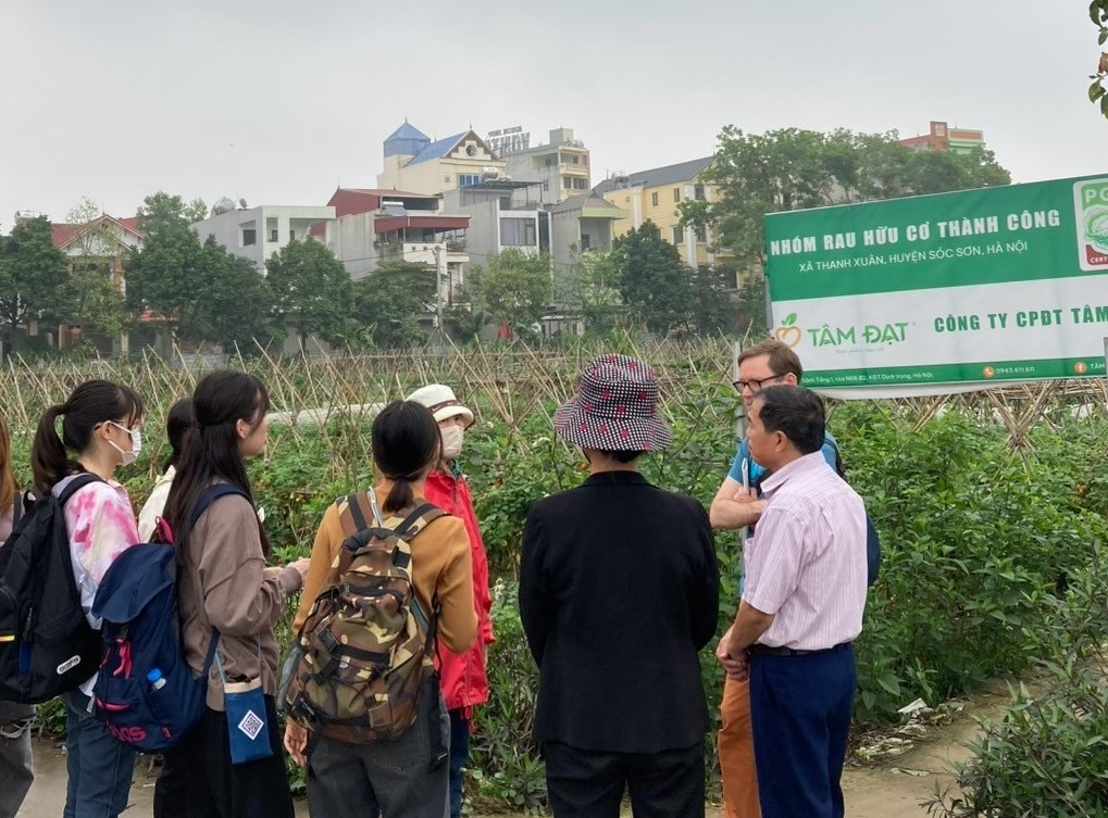 Education and Research Exchange Activity in The UOsaka ASEAN Campus Project