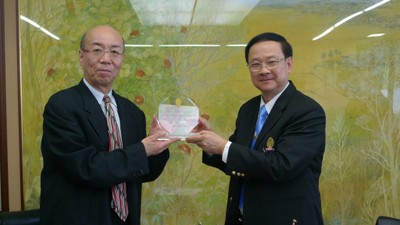 President of Chulalongkorn University (Thailand) visits Osaka University