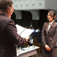 The “2013-14 Presentation on Research Results of the Extracurricular Research Encouragement Project” and “Ceremony for Conferment of Osaka University Future Funds Specialised Education Excellence Awards” were held