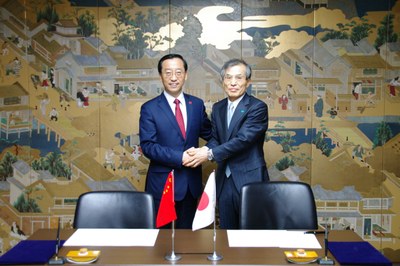 Shanghai Jiao Tong University President Zhang Jie visits Osaka University