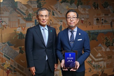 The title of Osaka University Distinguished Professor granted to Professor Yoshimori