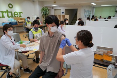 Full-scale COVID-19 vaccinations at Osaka University have begun
