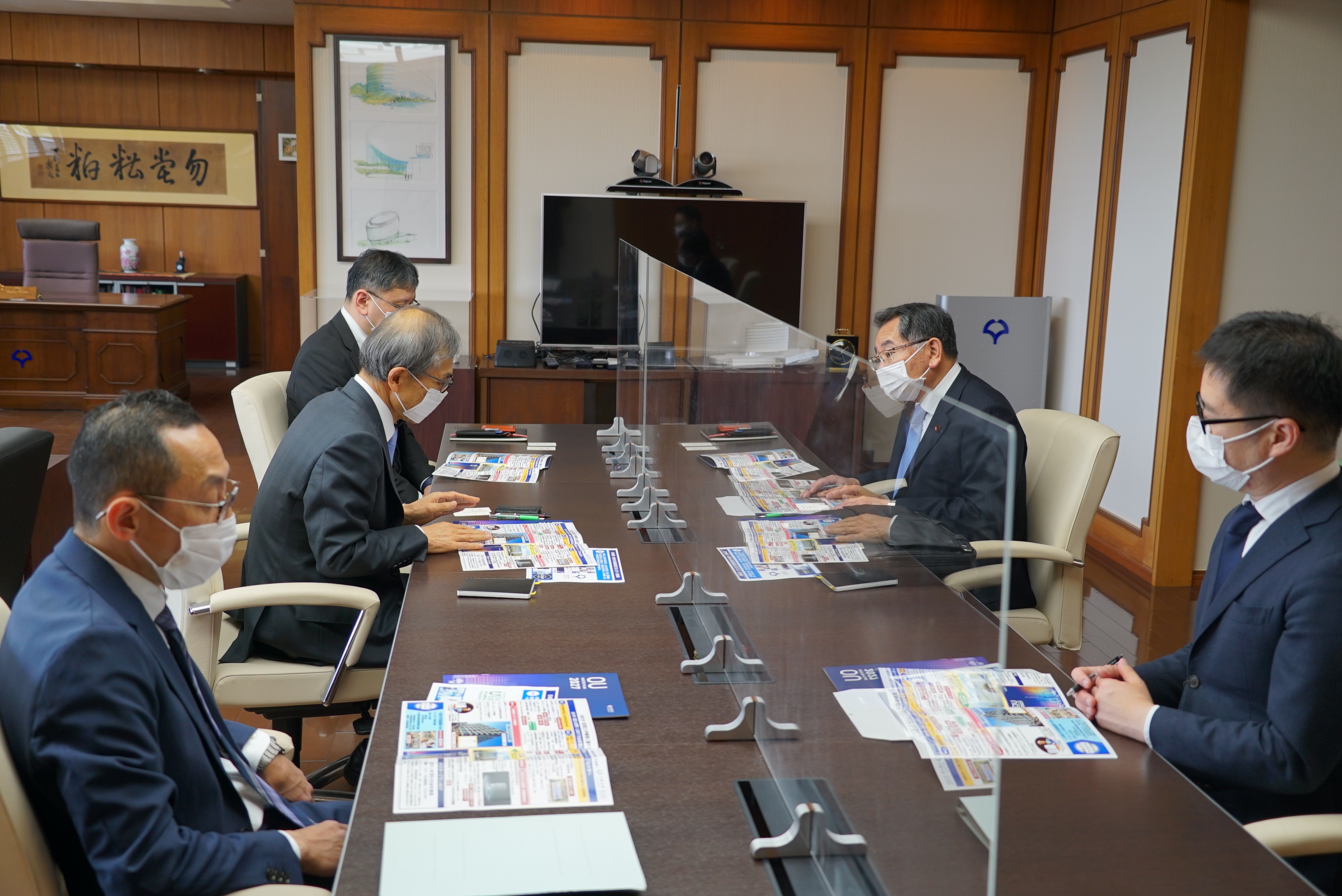 Representative SHIONOYA Ryu (former MEXT Minister) visits Osaka University