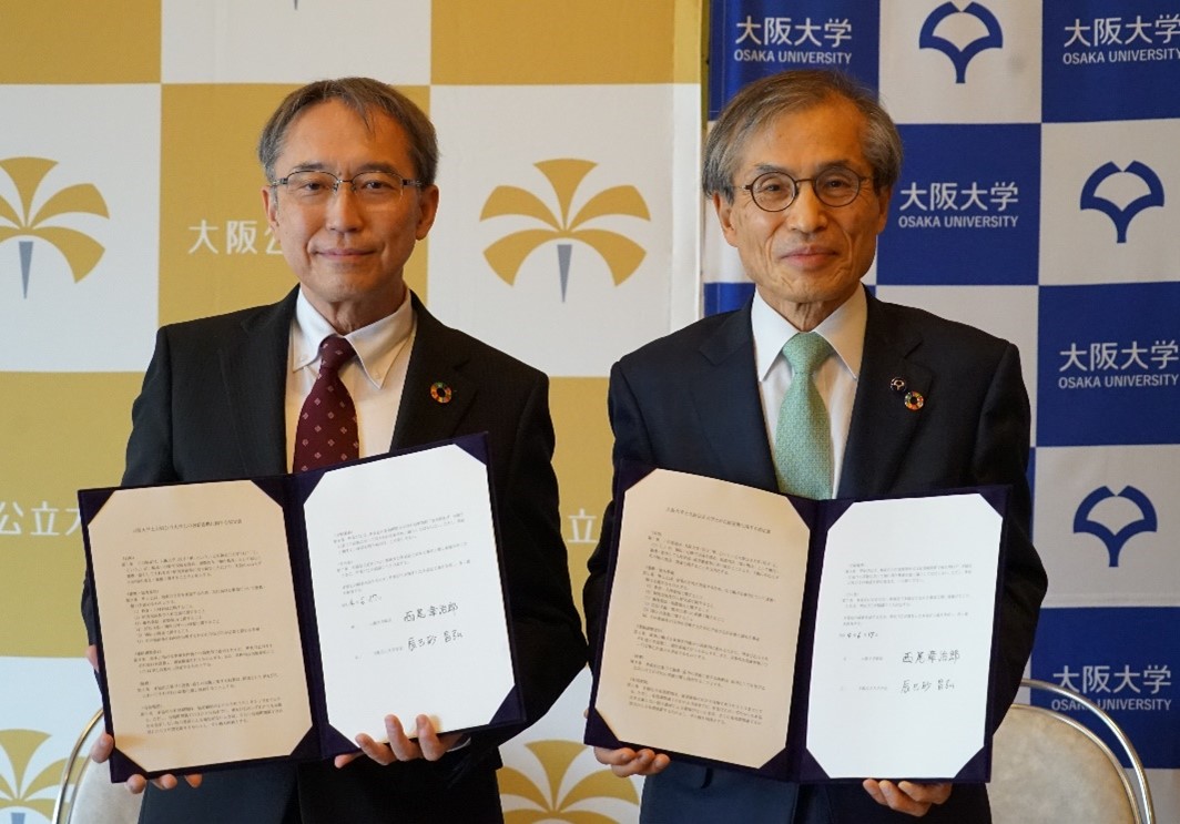 Osaka University and Osaka Metropolitan University sign comprehensive collaboration agreement