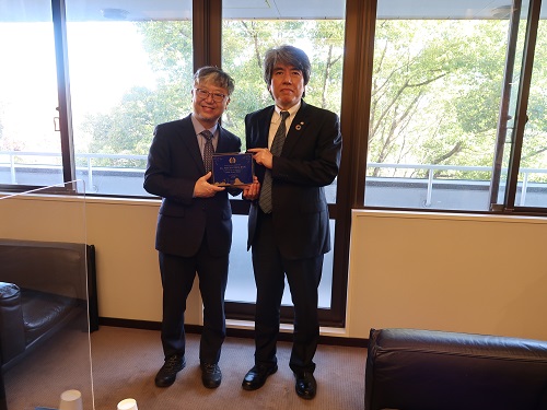 Title of Osaka University Global Alumni Fellow awarded to Professor Hyun-Chul Kim and Dr. TAKASHIMA Yoshihiro