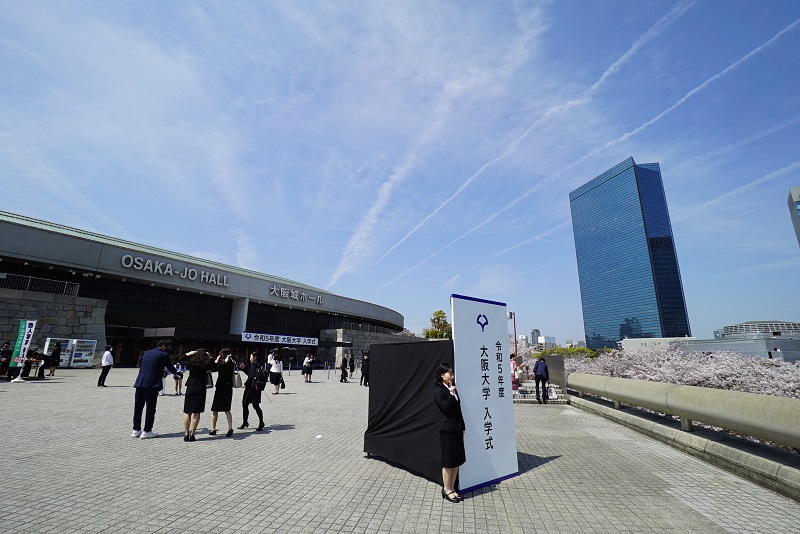 Welcome to Osaka University! 2023-24 Spring Entrance Ceremony held