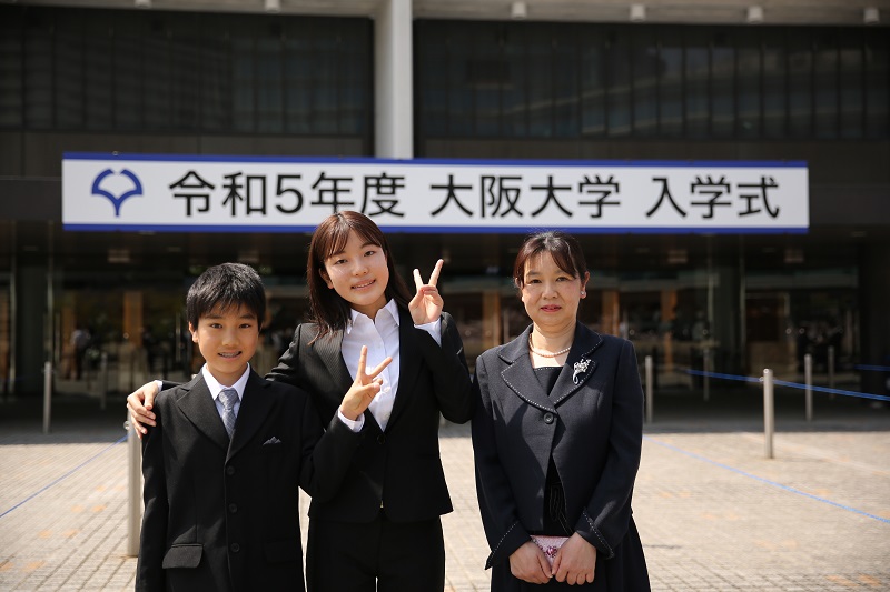 Welcome to Osaka University! 2023-24 Spring Entrance Ceremony held