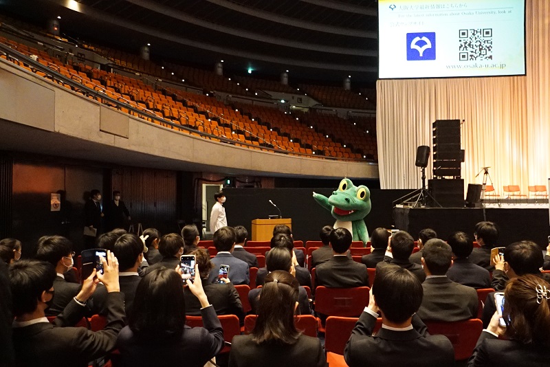 Welcome to Osaka University! 2023-24 Spring Entrance Ceremony held