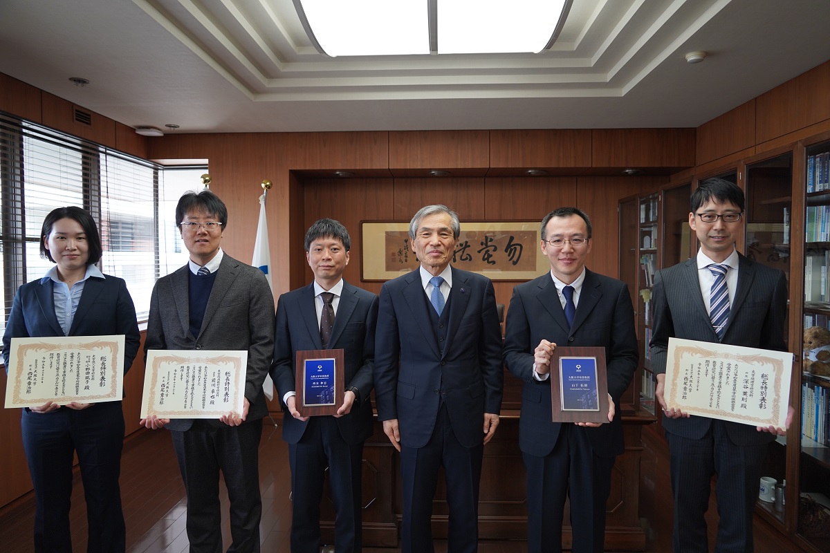Award ceremonies held for the Distinguished Professor title and President's Special Prize