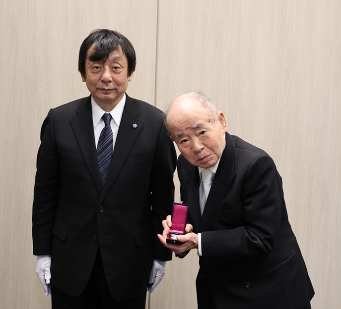 Conferment Ceremony Held for Medal of Honor with Dark Blue Ribbon at HANDAI Tokyo Square