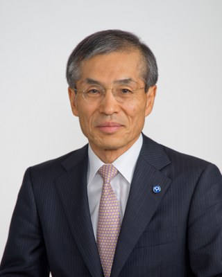 西尾総長（ようこそ総長室へ用）