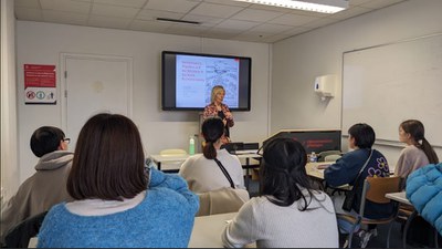 デヨング先生の講義.jpg