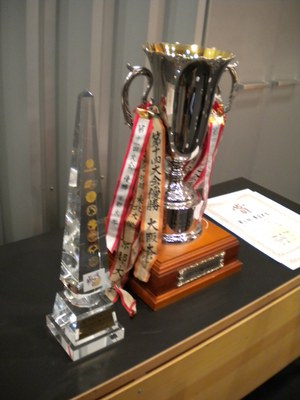 七大戦トロフィー