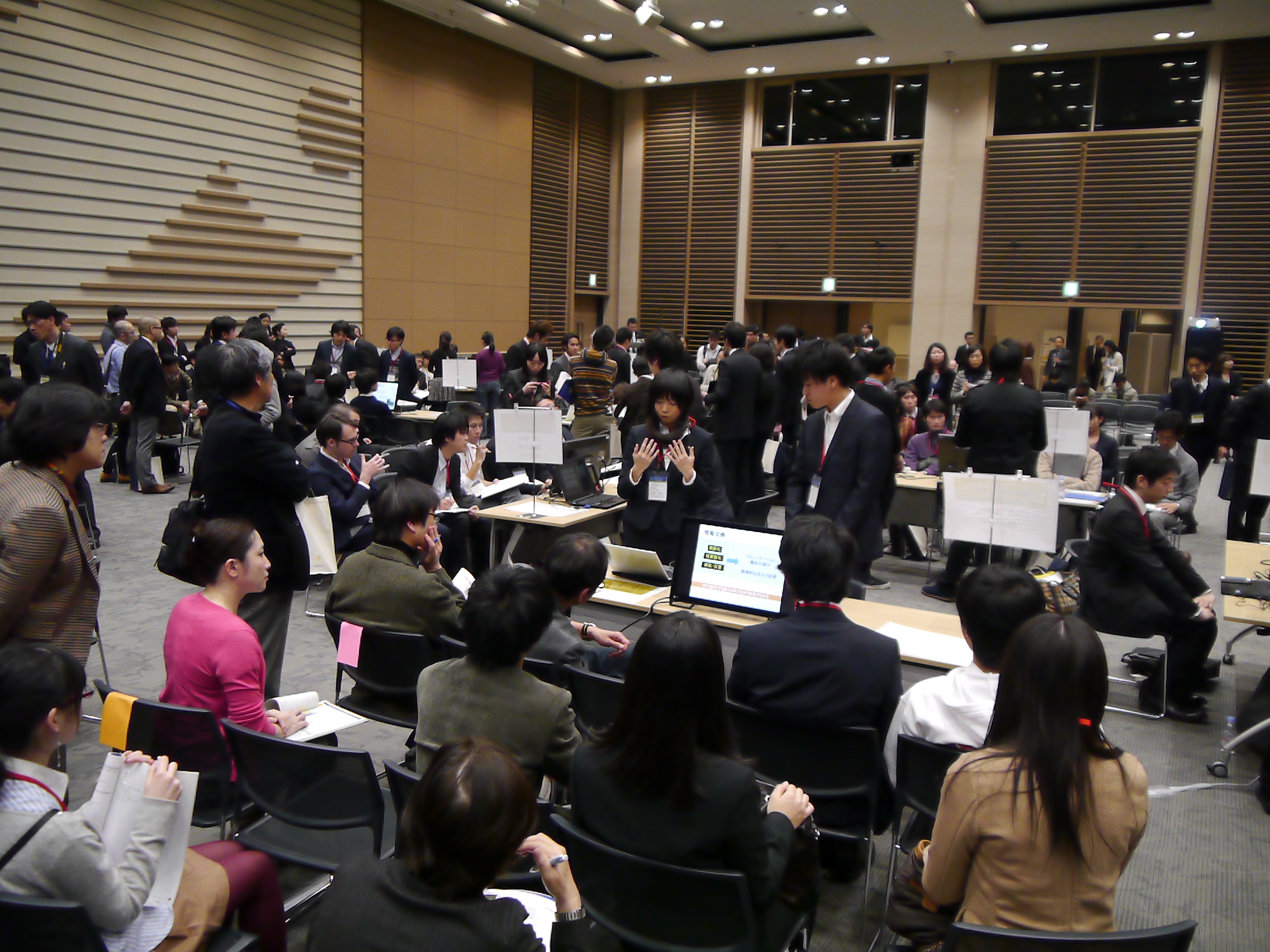 大阪大学主催の「博士課程教育リーディングプログラムフォーラム2013」が盛況のうちに閉幕