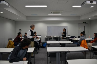 ＵＣ大阪オフィス第１回目１（学生の発表をきき）