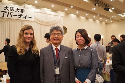 留学生パーティ4（留学生と総長１）