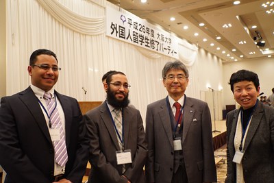 留学生パーティ5（留学生と総長2）