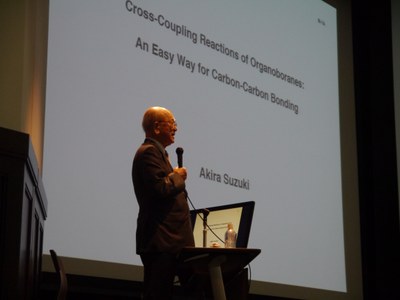 講演中の鈴木先生