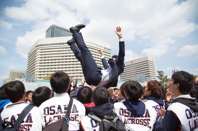 卒業式（胴上げ）