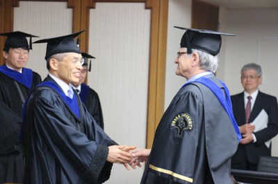 名誉学位記授与式b