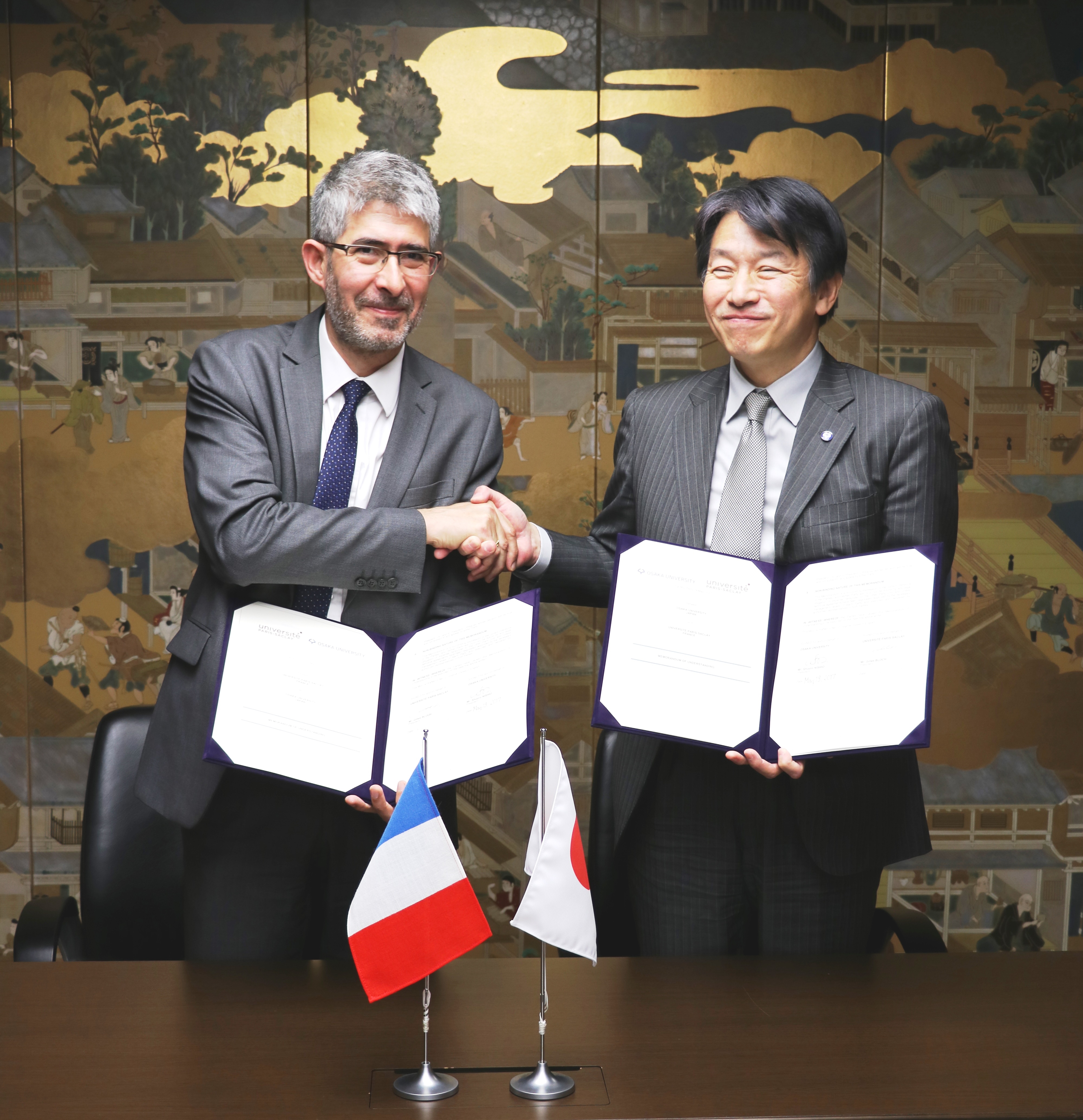パリ・サクレ大学（フランス）と大学間学術交流協定調印式を実施
