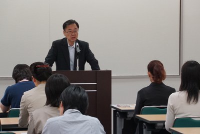 女性（鬼澤理事差し替え）