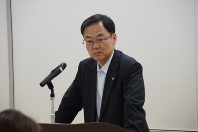 女性（鬼澤理事）