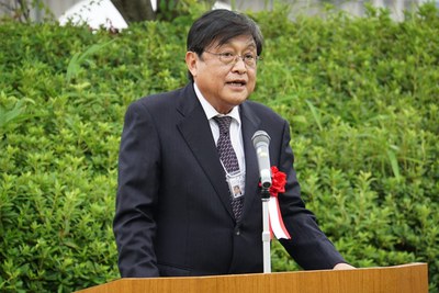 栗本人間科学研究科長（みまもりロボ）