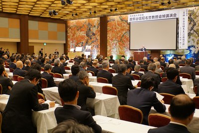 田中研究科長（ロング）