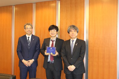 李　守宰 教授 及び Jung Keun Ahn教授への「Osaka University Global Alumni Fellow」授与式を執り行いました