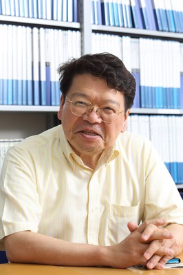秋田茂教授（人文学研究科）が紫綬褒章を受章