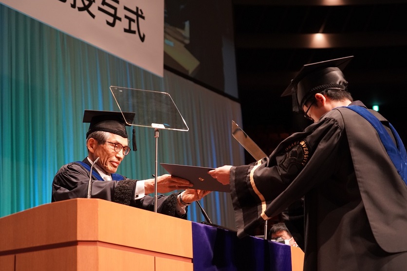 本日、大阪大学を卒業・修了された皆さんへ 〔令和４年度卒業式・ 大学院学位記授与式挙行〕