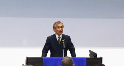 主催者挨拶をする西尾 章治郎総長.JPG