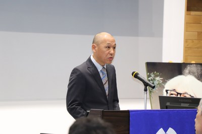 講演をする佐藤 賢一先生.JPG