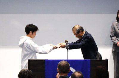 優勝作品を作成した小倉 亮さん.JPG