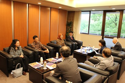 06.Wega教授懇談の様子.JPG