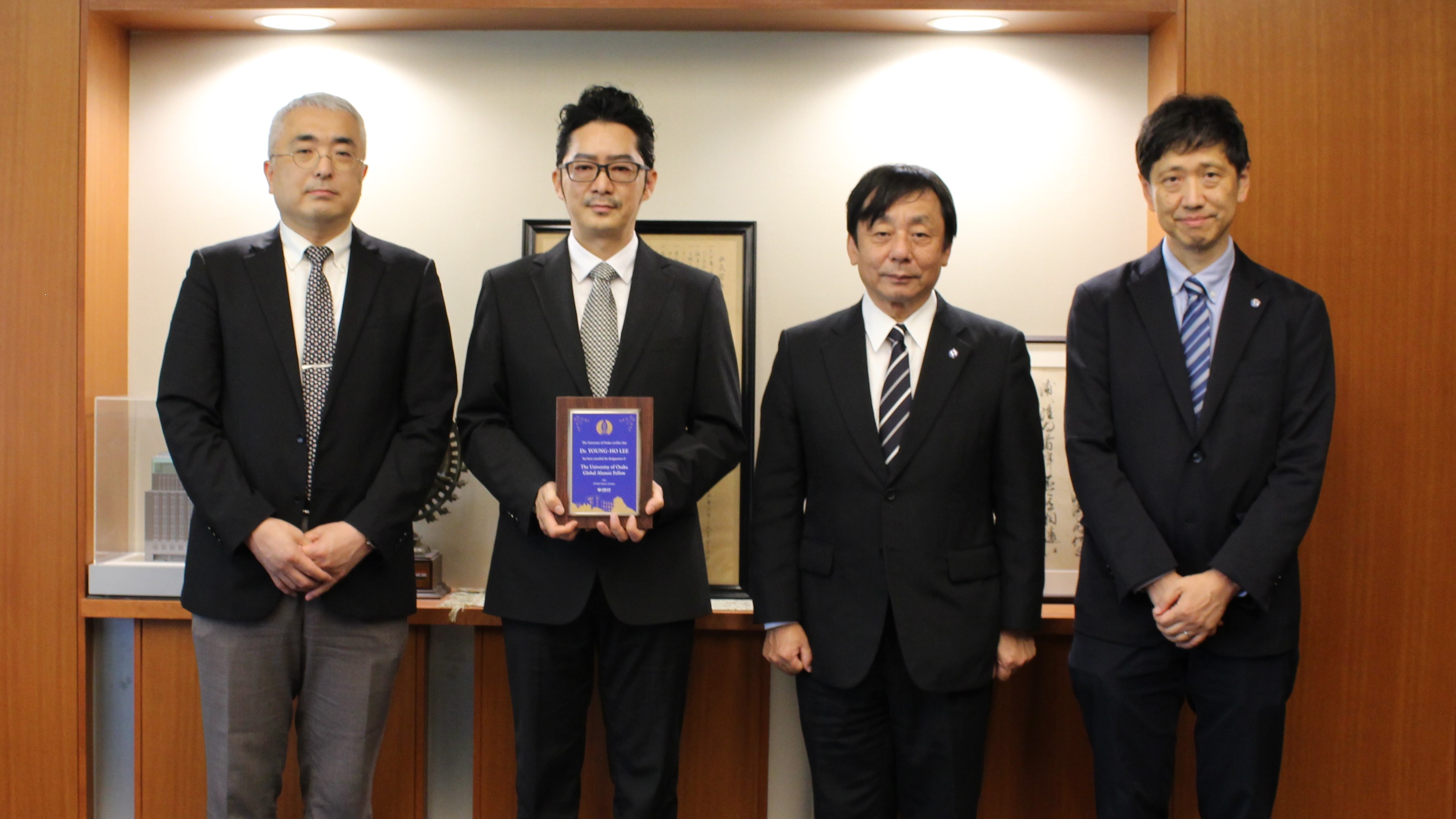 李 映昊 氏への「The University of Osaka Global Alumni Fellow」授与式を執り行いました