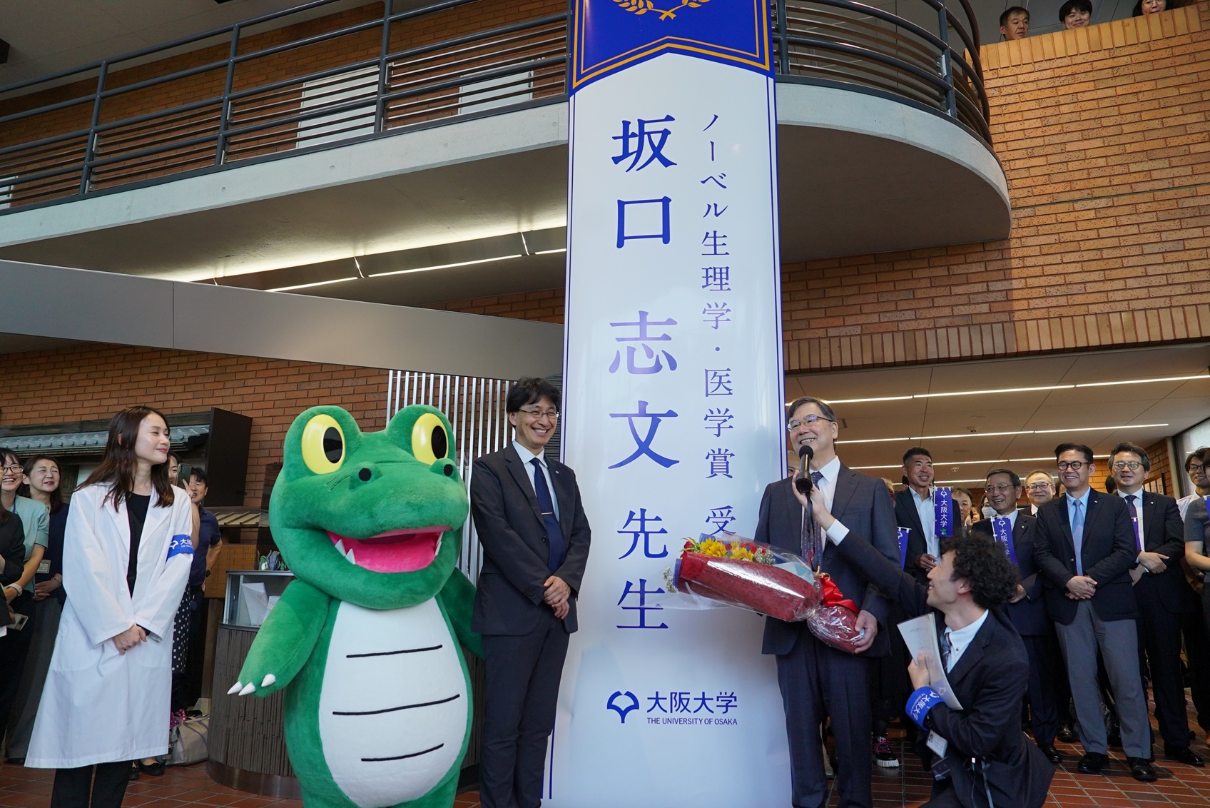 坂口志文先生が大阪大学本部事務機構棟を来訪しました