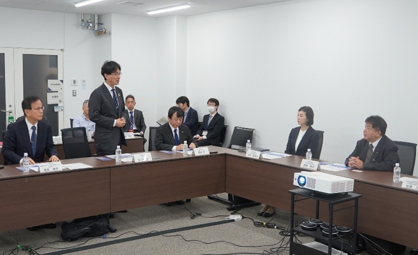 美延映夫文部科学大臣政務官が来学されました
